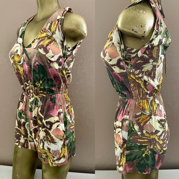 Tropical FLORAL Shorts ROMPER Retro Pinup Playsuit Size Small - Picture 1 of 9